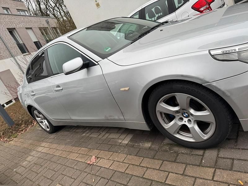 Gebraucht BMW 525 177 PS (130 kW) 2005 Silber Limousine