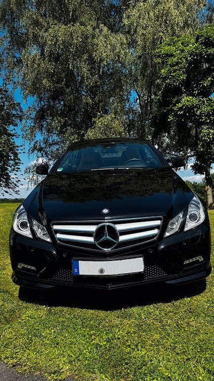 Schwarz Gebraucht 2011 Mercedes E350 AMG Coupé | 17.999 € (Teuer) - Bild 1/4