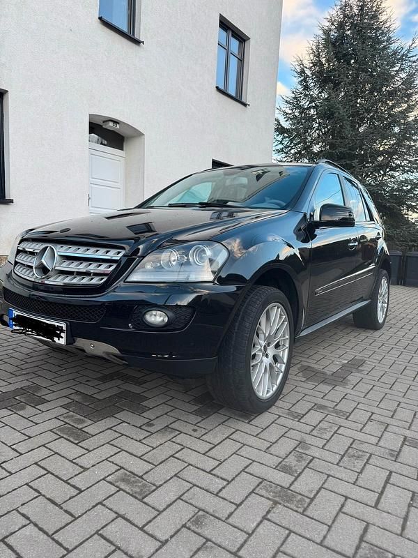 Schwarz Gebraucht 2008 Mercedes ML420 SUV | 8.999 € - Bild 1/4