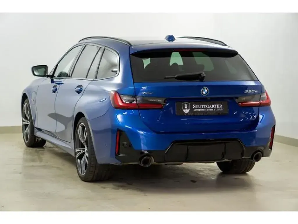 Gebraucht BMW 330e M Sport 292 PS (214 kW) 2022 Portimao blau m (metallic) Kombi