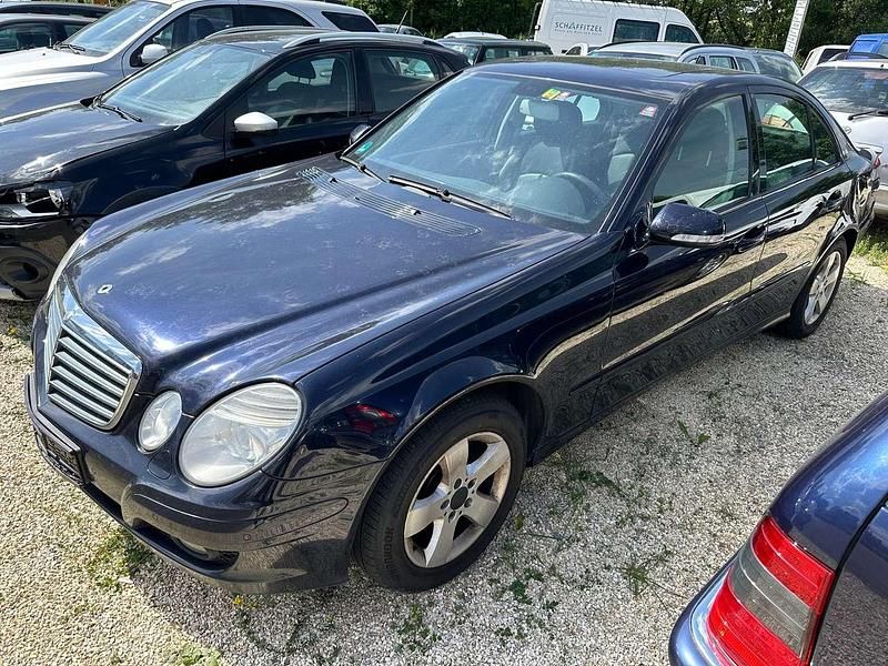 Gebraucht Mercedes E280 190 PS (139 kW) 2008 Tansanitblau  metalliclack Limousine