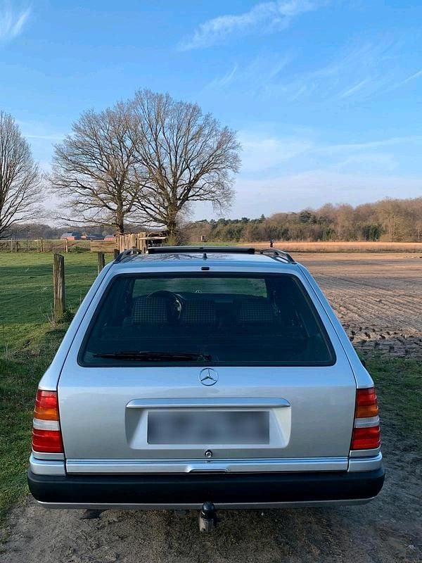 Gebraucht Mercedes E320 220 PS (161 kW) 1992 Silber Kombi