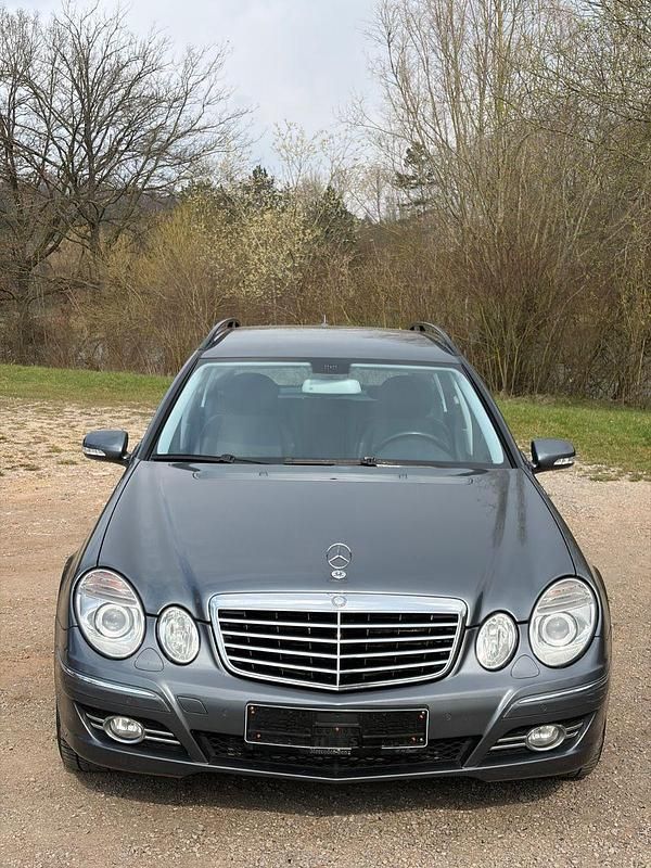Gebraucht Mercedes E200 Avantgarde 184 PS (135 kW) 2007 Grau Kombi