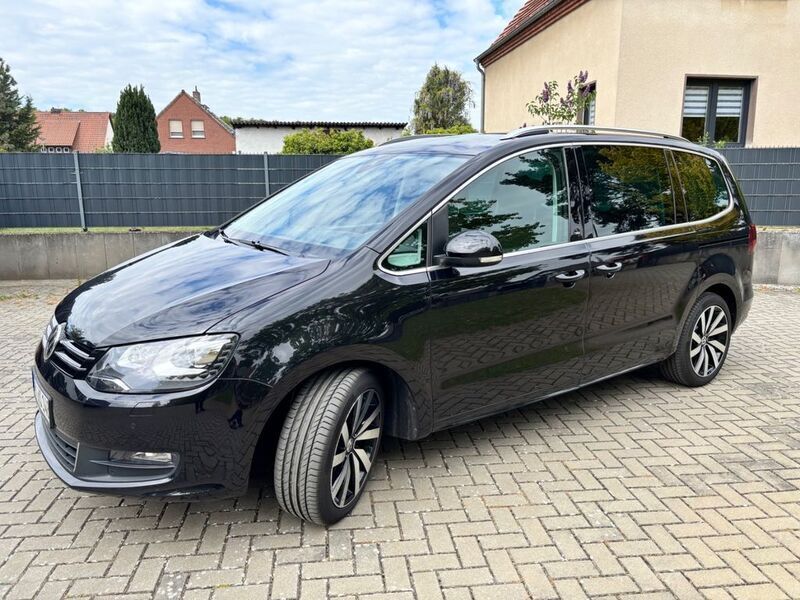 Schwarz Gebraucht 2017 VW Sharan Comfortline Van / Kleinbus | 20.500 € (Guter Preis) - Bild 1/4