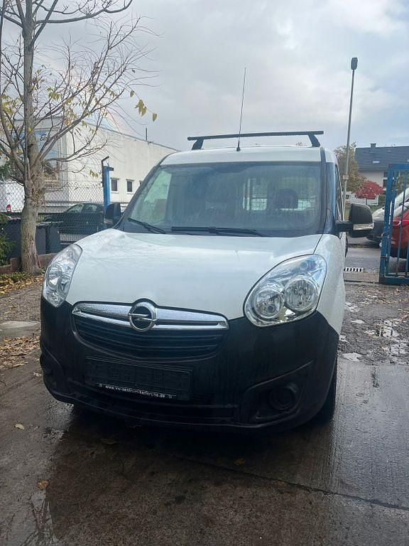 Weiß Gebraucht 2018 Opel Combo Van / Kleinbus | 6.850 € - Bild 1/4