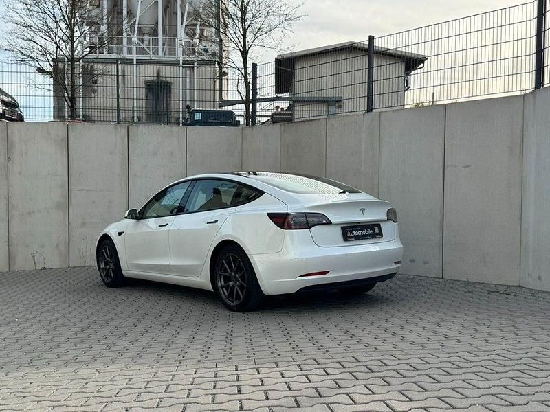 Gebraucht Tesla Model 3 Standard Range 239 kW (325 PS) 2021 Weiß Limousine