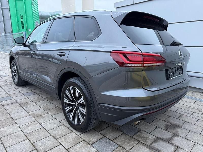 Gebraucht VW Touareg 231 PS (169 kW) 2021 Siliziumgrau metallic SUV