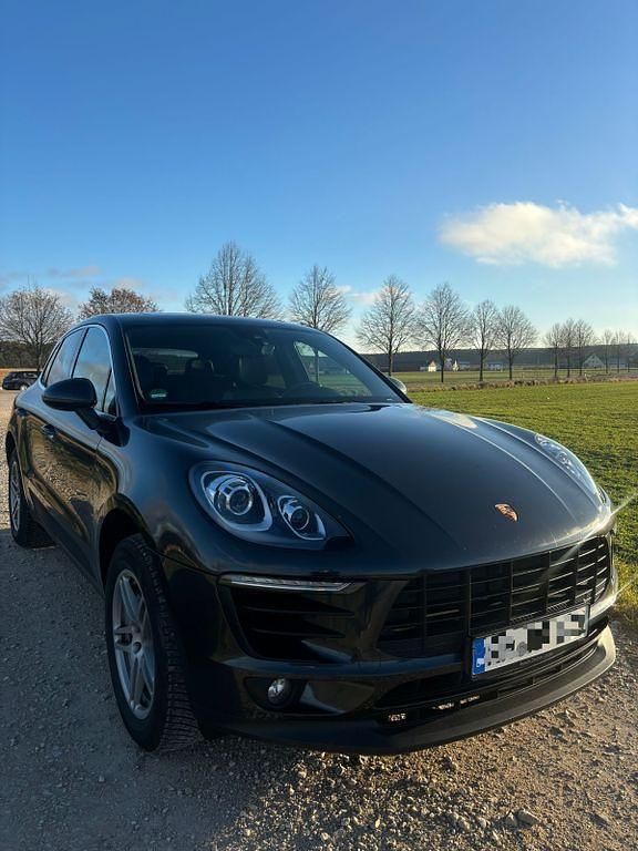 Grau Gebraucht 2016 Porsche Macan S SUV | 31.900 € (Guter Preis) - Bild 1/4