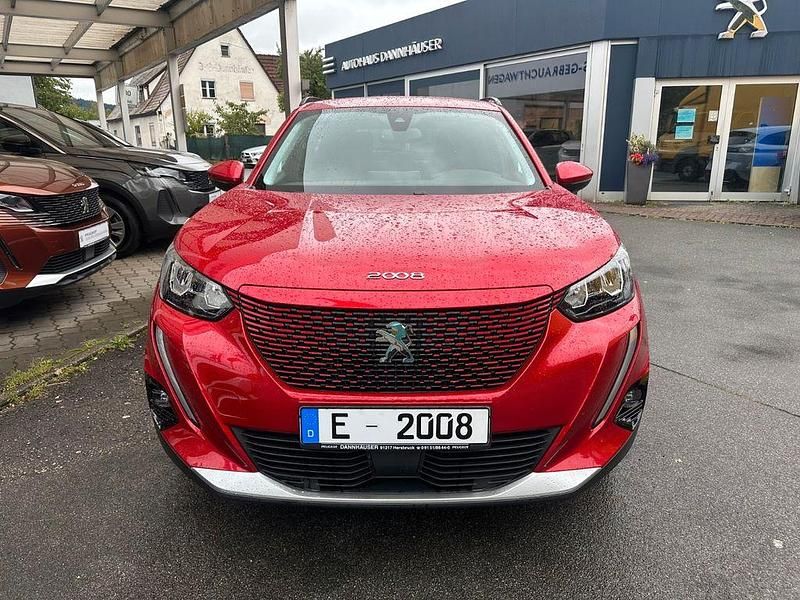 Gebraucht Peugeot e-2008 Allure 100 kW (136 PS) 2021 Rot SUV