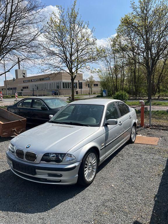 Silber Gebraucht 1999 BMW 320 Limousine | 2.500 € (Superpreis) - Bild 1/4