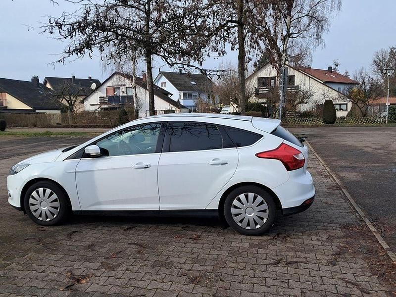 Gebraucht Ford Focus Titanium 150 PS (110 kW) 2011 Weiß Limousine