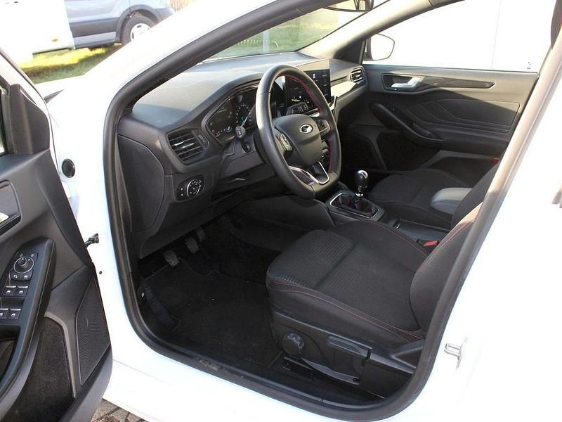 Gebraucht Ford Focus ST-Line 125 PS (91 kW) 2022 Weiß Limousine