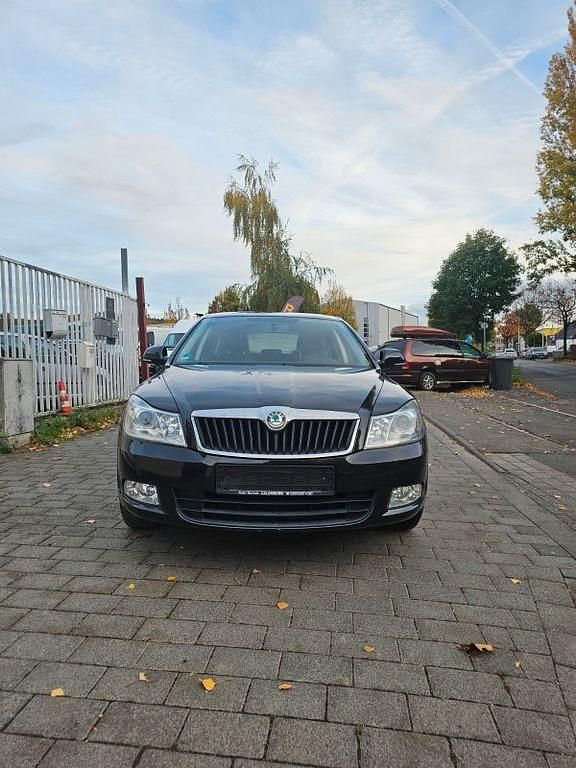 Schwarz Gebraucht 2012 Skoda Octavia Ambition Kombi | 5.999 € (Fairer Preis) - Bild 1/4