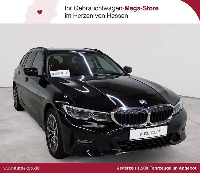 Schwarz Gebraucht 2022 BMW 330e Sport Line Kombi | 29.289 € (Guter Preis) - Bild 1/4