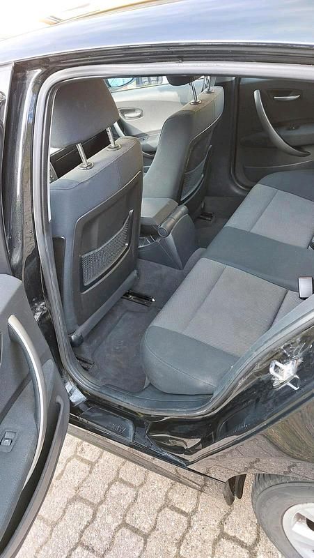 Gebraucht BMW 118 130 PS (95 kW) 2005 Schwarz Kleinwagen