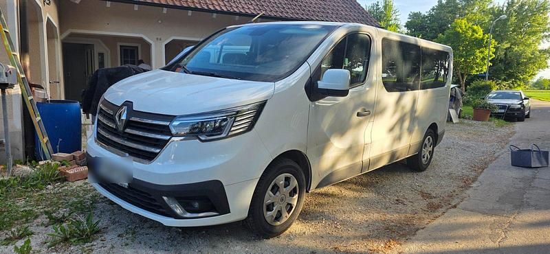 Weiß Gebraucht 2022 Renault Traffic Life Van / Kleinbus | 32.000 € - Bild 1/4