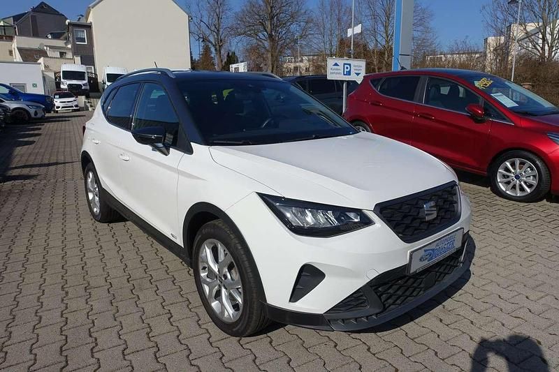 Gebraucht Seat Arona FR 110 PS (80 kW) 2022 "candy" weiss SUV