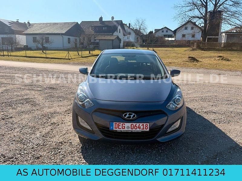 Gebraucht Hyundai i30 99 PS (72 kW) 2014 Blau Limousine