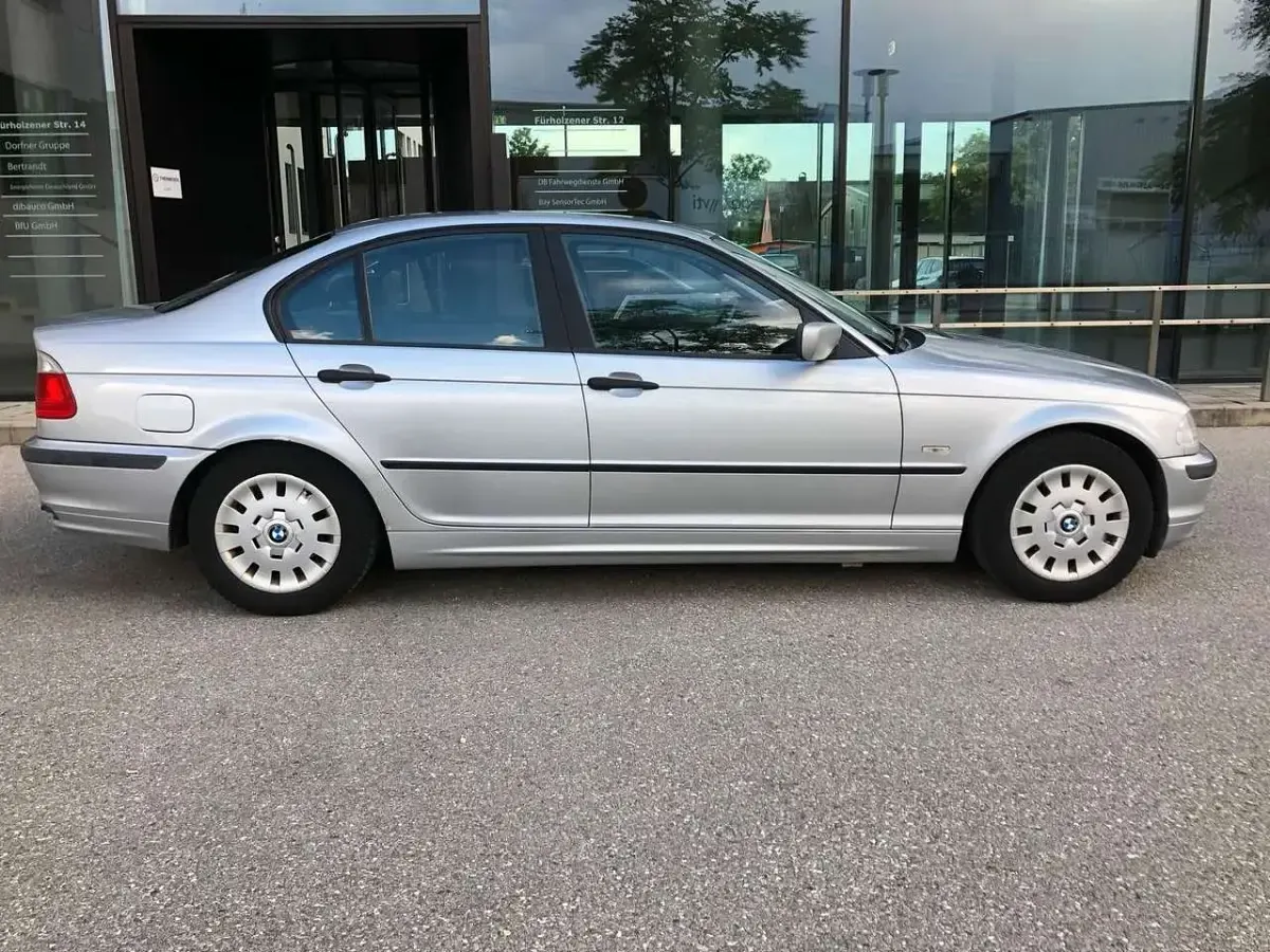 Gebraucht BMW 316 105 PS (77 kW) 2001 Silber Limousine