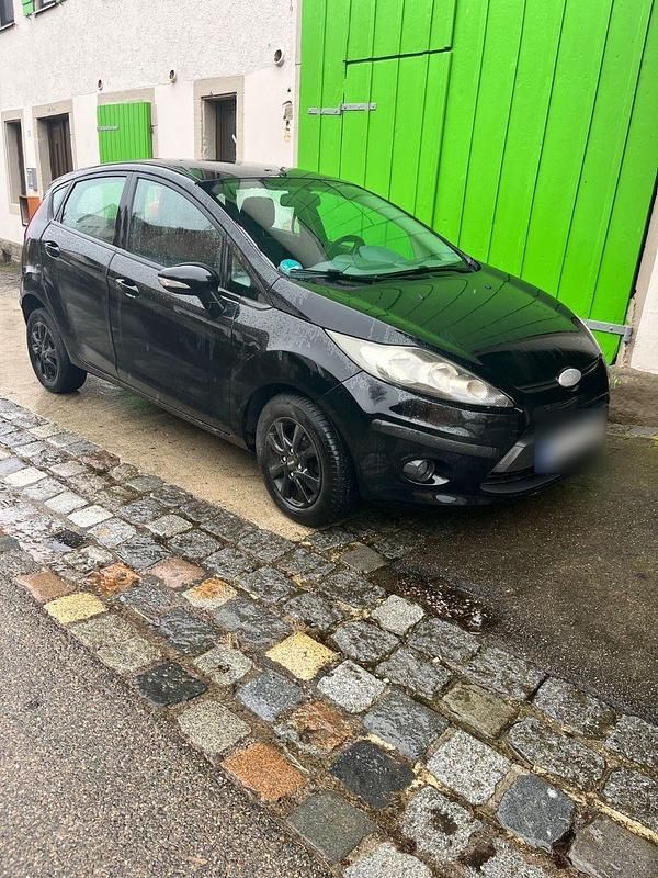 Gebraucht Ford Fiesta Ambiente 82 PS (60 kW) 2010 Schwarz Kleinwagen