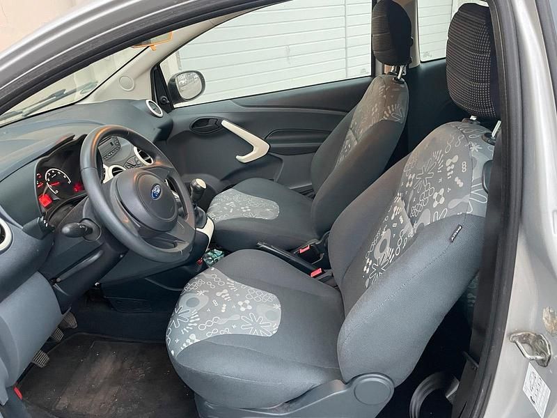 Gebraucht Ford Ka 83 PS (61 kW) 2012 Weiß Kleinwagen