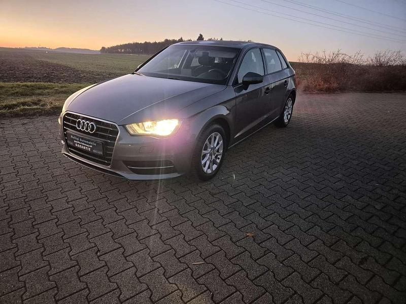 Gebraucht Audi A3 Attraction 125 PS (91 kW) 2016 Monsungrau metallic Kleinwagen