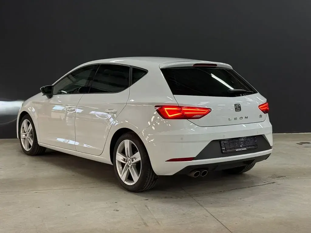 Używany Seat Leon FR 150 KM (110 kW) 2020 Biały Sedan/Limuzyna