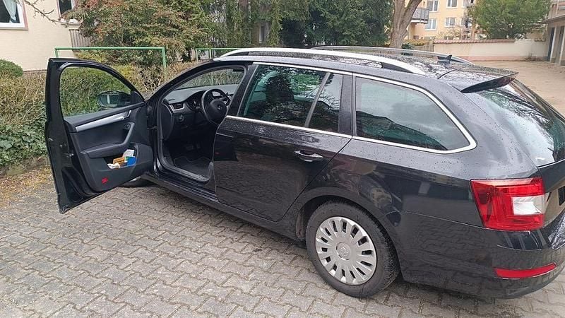 Gebraucht Skoda Octavia Elegance 140 PS (102 kW) 2015 Schwarz Kleinwagen