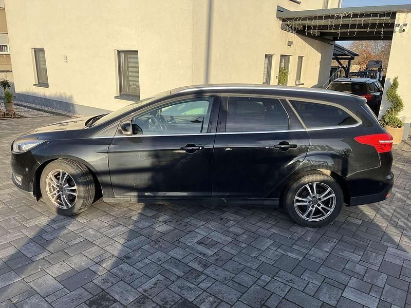 Gebraucht Ford Focus 120 PS (88 kW) 2015 Schwarz Kombi