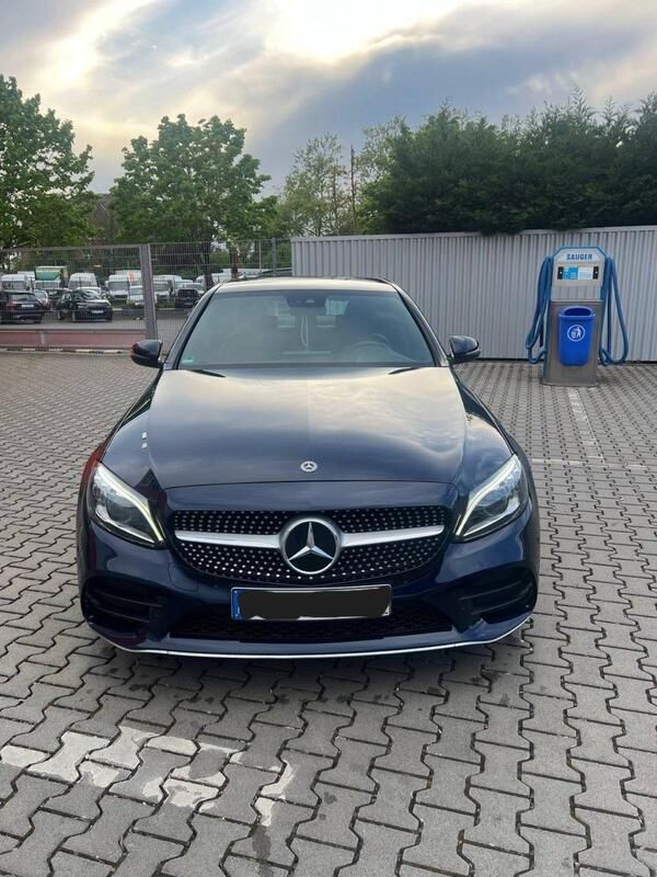 Blau Gebraucht 2020 Mercedes C180 AMG line Limousine | 26.900 € (Guter Preis) - Bild 1/4
