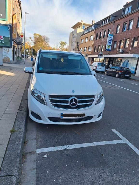 Weiß Gebraucht 2016 Mercedes V250 Van / Kleinbus | 29.900 € (Superpreis) - Bild 1/4