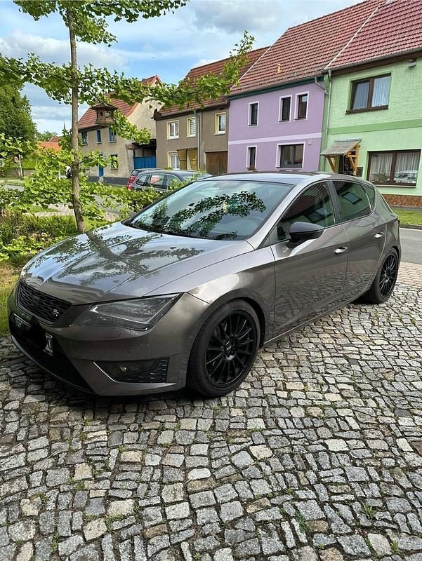 Grau Gebraucht 2014 Seat Leon FR Kombi | 7.999 € (Fairer Preis) - Bild 1/4