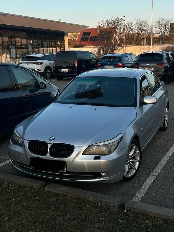 Gebraucht BMW 525 197 PS (144 kW) 2007 Grau Limousine
