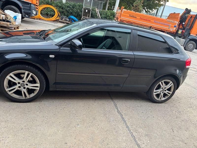 Schwarz Gebraucht 2005 Audi A3 Ambition Limousine | 4.400 € (Fairer Preis) - Bild 1/4