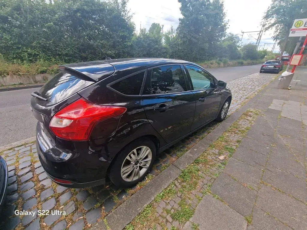 Gebraucht Ford Focus SYNC Edition 125 PS (91 kW) 2014 Schwarz Limousine