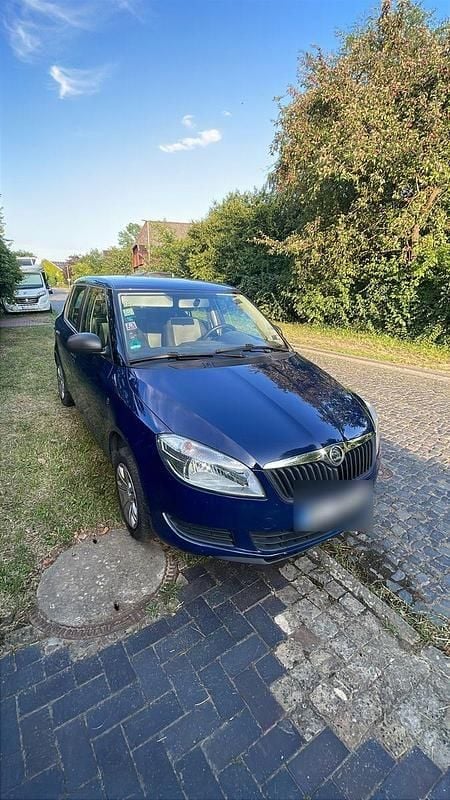 Blau Gebraucht 2013 Skoda Fabia Active Kleinwagen | 2.900 € (Guter Preis) - Bild 1/4