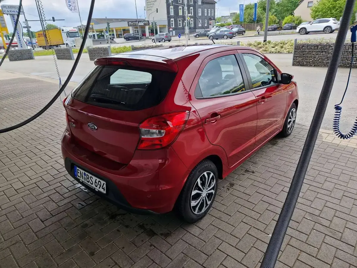 Gebraucht Ford Ka Cool & Sound Edition 86 PS (63 kW) 2017 Rot Limousine