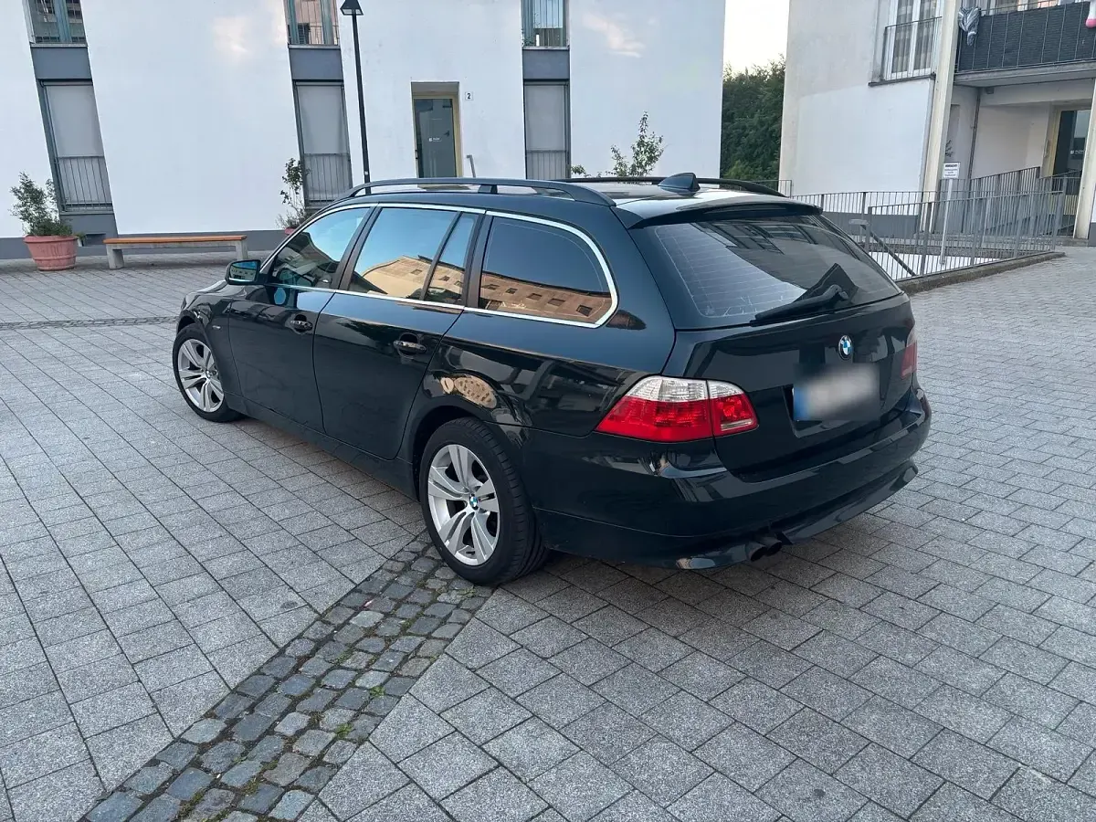 Gebraucht BMW 523 177 PS (130 kW) 2007 Schwarz Kombi