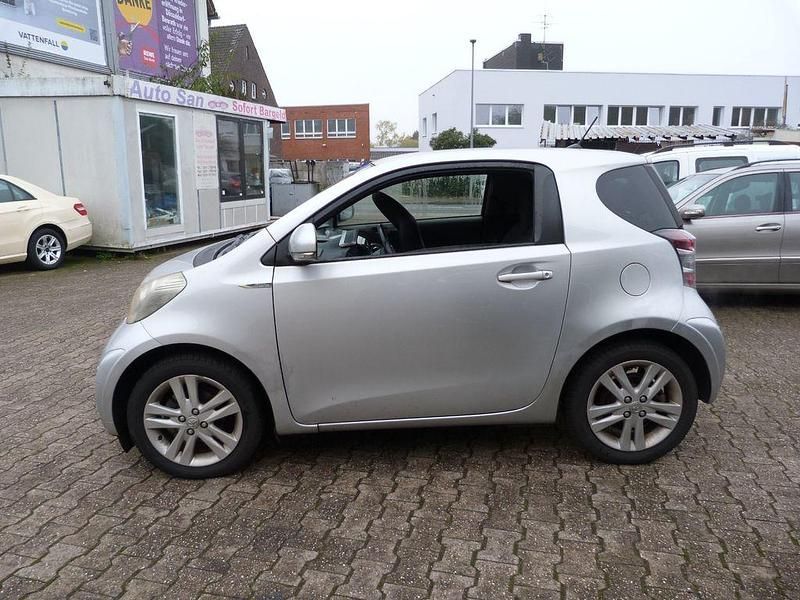 Gebraucht Toyota iQ 98 PS (72 kW) 2009 Silber Kleinwagen