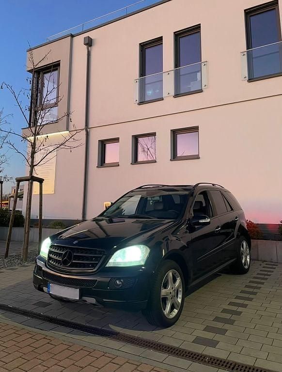 Schwarz Gebraucht 2007 Mercedes ML420 SUV | 6.800 € (Etwas zu teuer) - Bild 1/4