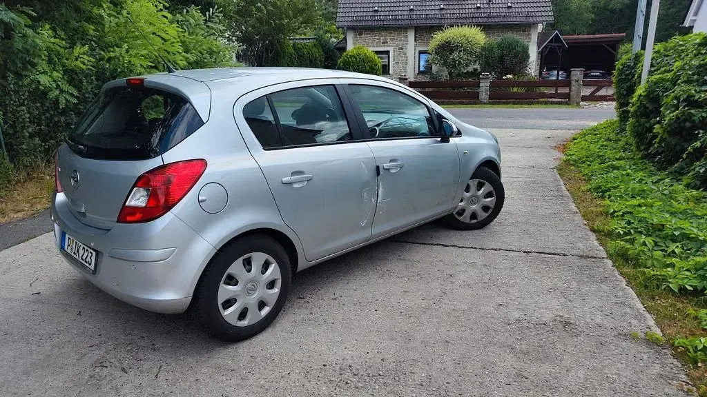 Gebraucht Opel Corsa 87 PS (63 kW) 2013 Silber Kleinwagen