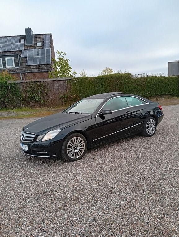 Gebraucht Mercedes E350 265 PS (194 kW) 2012 Schwarz Coupé