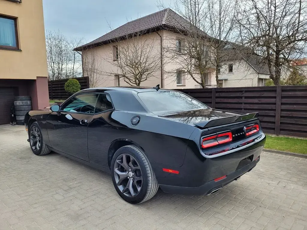 Usado Dodge Challenger 305 HP (224 kW) 2019 Preto Coupé
