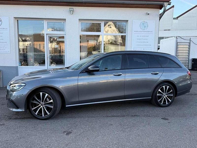 Selenitgrau Gebraucht 2022 Mercedes E300 Avantgarde Kombi | 29.990 € (Fairer Preis) - Bild 1/4
