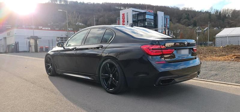 Gebraucht BMW 750 Shadowline 449 PS (330 kW) 2016 Schwarz Limousine