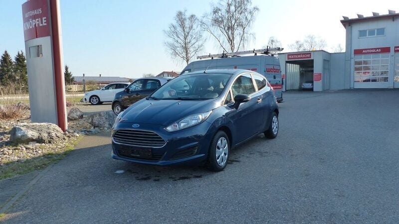 Blau Gebraucht 2015 Ford Fiesta Ambiente Kleinwagen | 4.490 € (Fairer Preis) - Bild 1/4