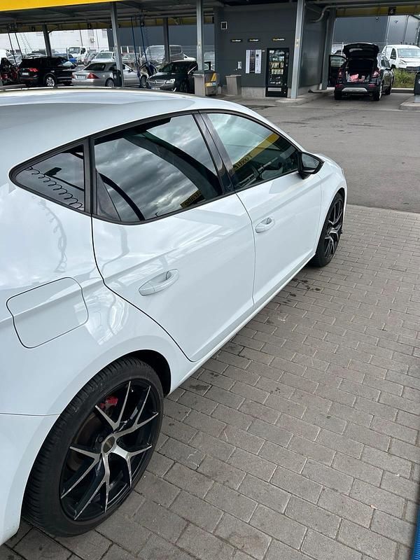 Używany Seat Leon FR 120 KM (88 kW) 2016 Biały Kombi