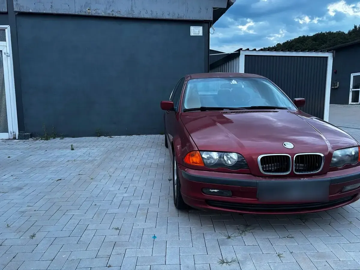 Gebraucht BMW 320 Basis 170 PS (125 kW) 2001 Rot Limousine