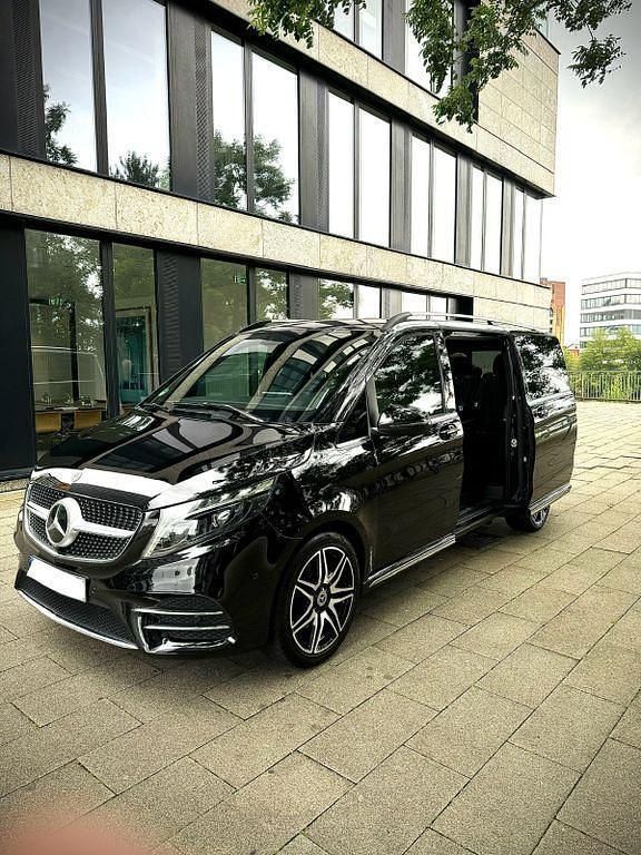 Schwarz Gebraucht 2022 Mercedes V300 Avantgarde Edition Van / Kleinbus | 71.450 € - Bild 1/4