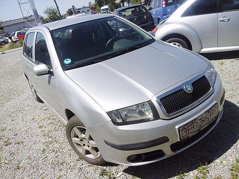 Diamantsilber metallic Gebraucht 2007 Skoda Fabia Cool Edition Kleinwagen | 1.999 € (Etwas zu teuer) - Bild 1/4